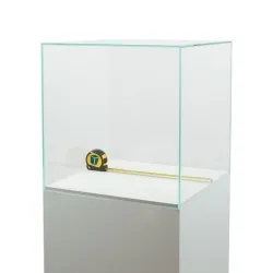 Glazen beschermkap | glazen stolp voor op sokkel | museumvitrine