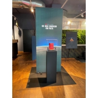 Podie sort 50 x 50 x 100 cm + montre 50 x 50 x 50 cm + 2x LED