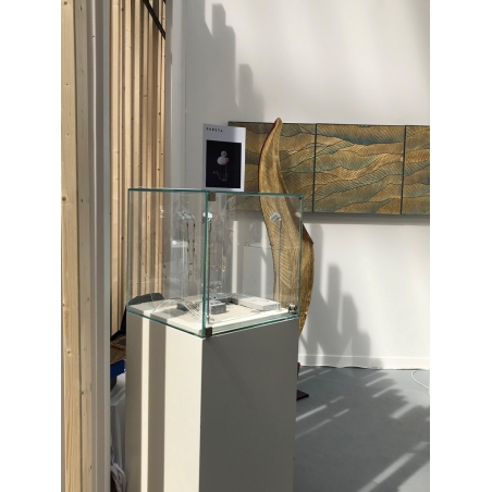 Podie hvid 50 x 50 x 100 cm + montre 50 x 50 x 50 cm + 2x LED