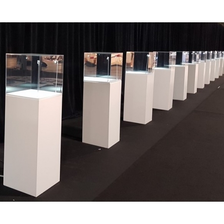 Podie hvid 50 x 50 x 100 cm + montre 50 x 50 x 50 cm + 2x LED