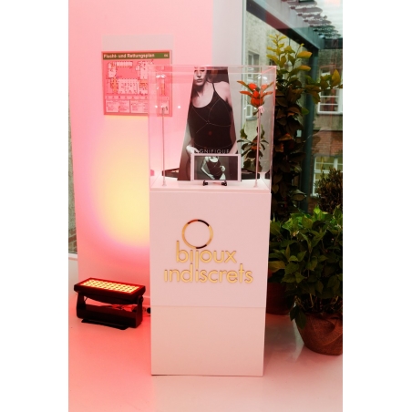 Podie hvid 50 x 50 x 100 cm + montre 50 x 50 x 50 cm + 2x LED