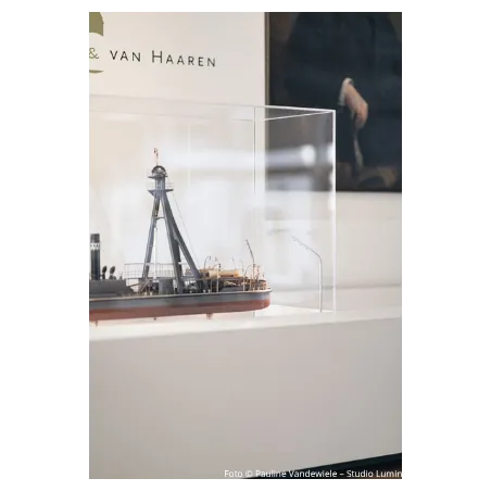 Plexiglas beschermkap | plexiglas stolp | maquettekap op maat