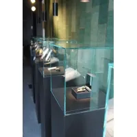 Montre af glas